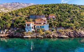 2 Bedroom Nice Apartment In Jablanac