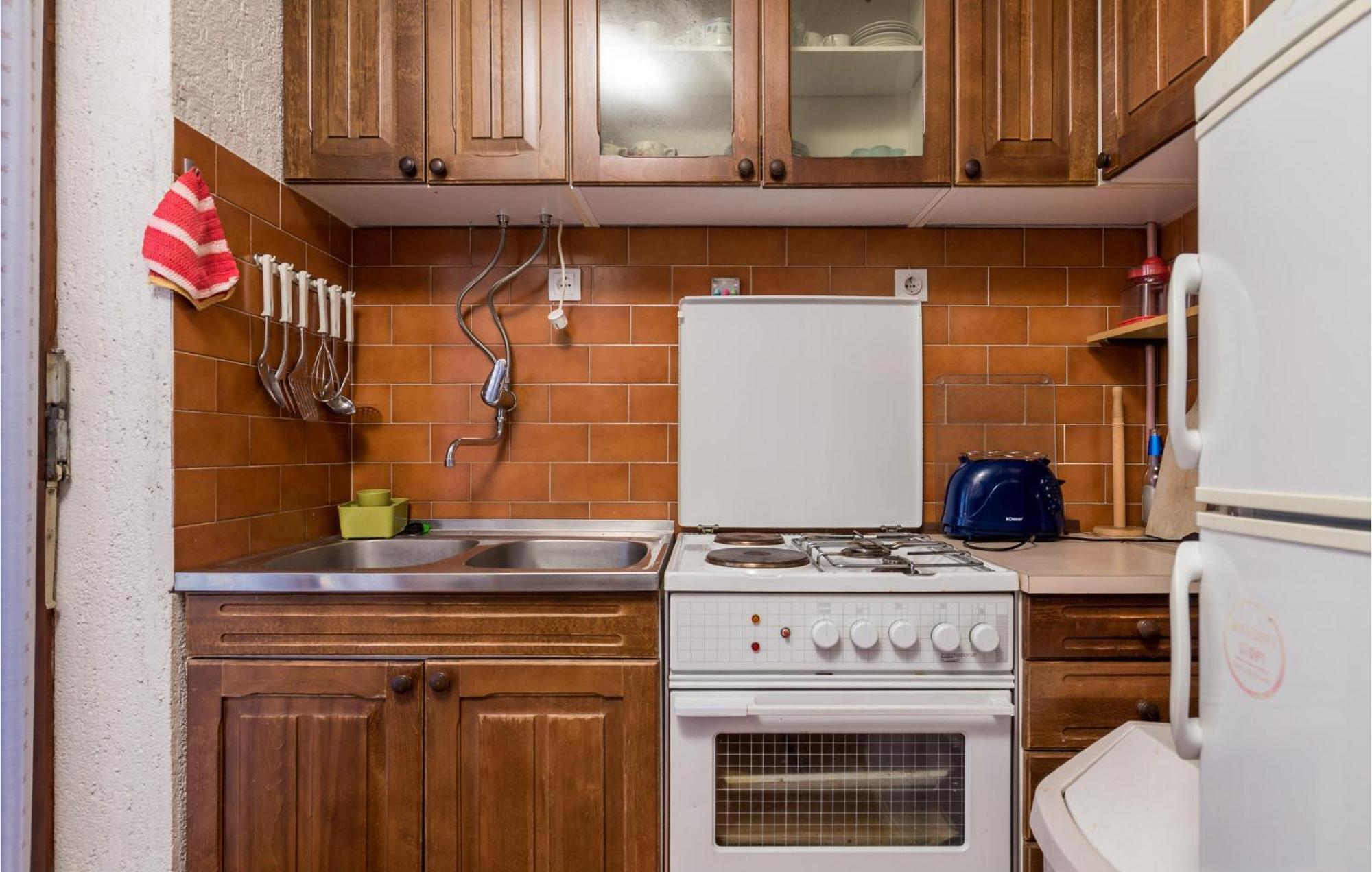 2 Bedroom Nice Apartment In Jablanac Zewnętrze zdjęcie